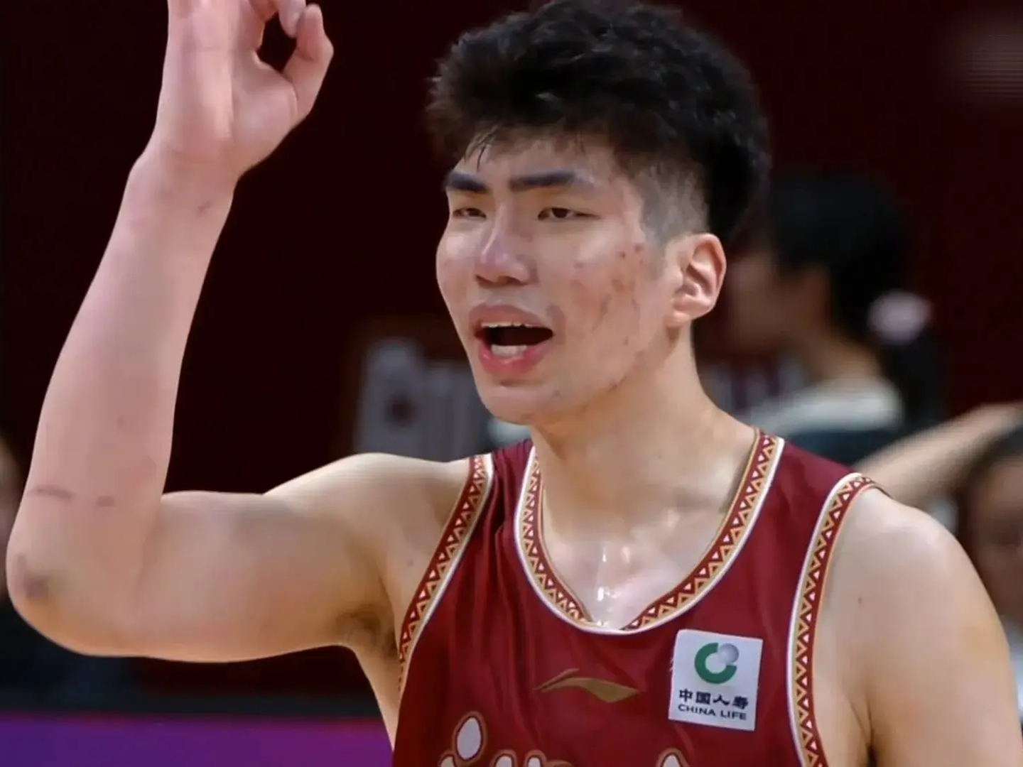 开云体育登录-山东队力克上海队，王哲林刷新纪录