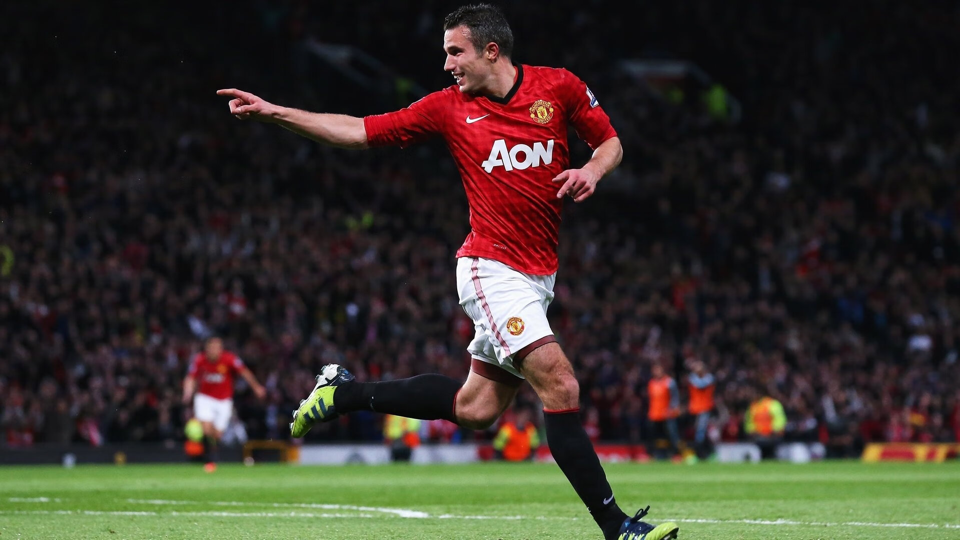 跨界统治日，拜仁足球碾压威尔士，劳塔罗篮球总决赛上演奇迹接管