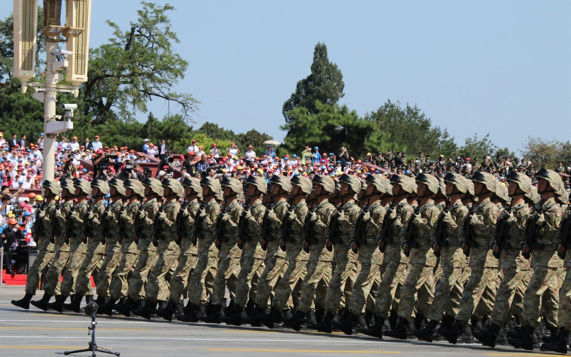亚平宁的逆袭，巴斯托尼的惊鸿一击，让安菲尔德陷入沉寂